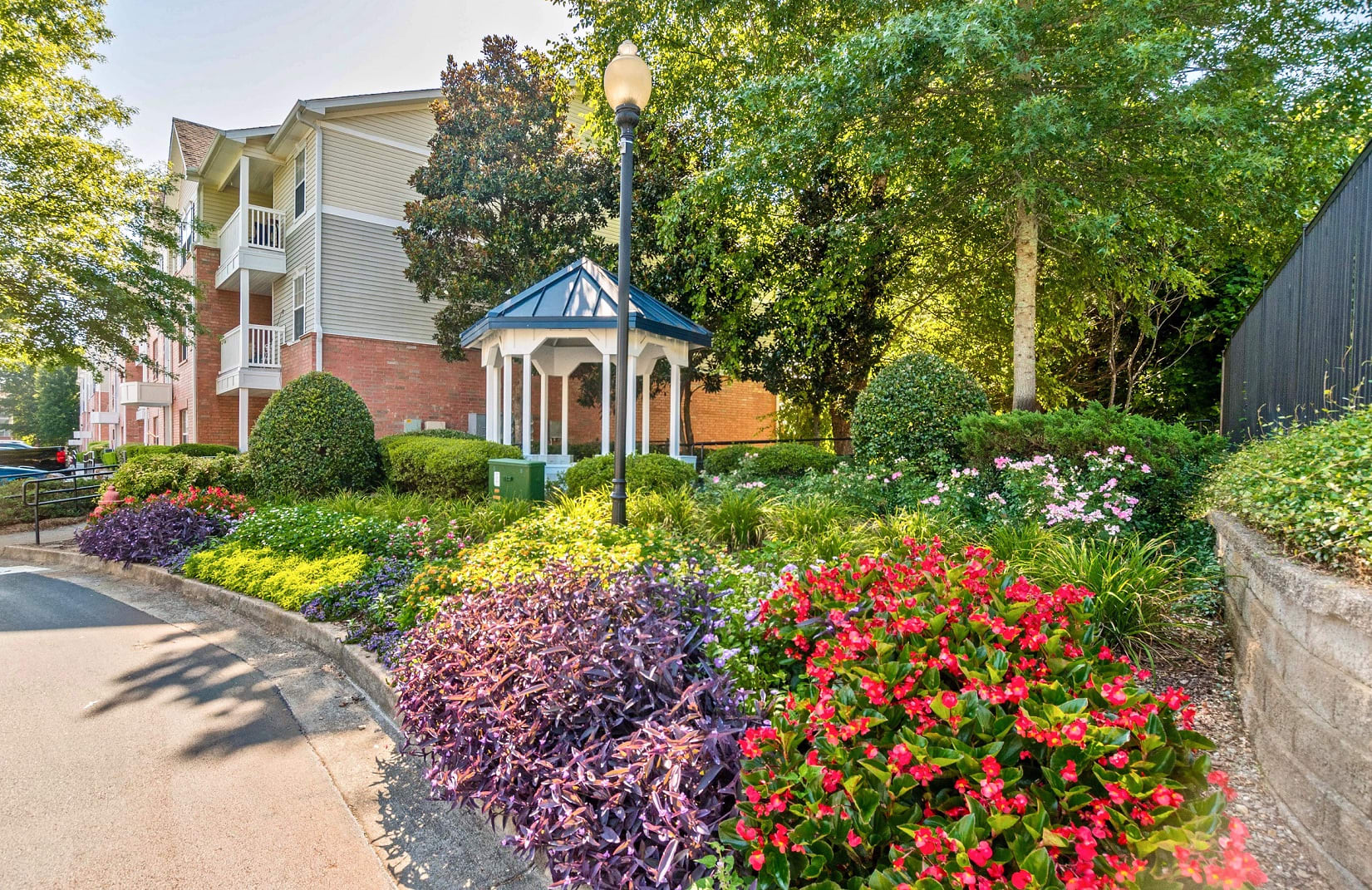 LAURELS AT GREENWOOD APARTMENTS