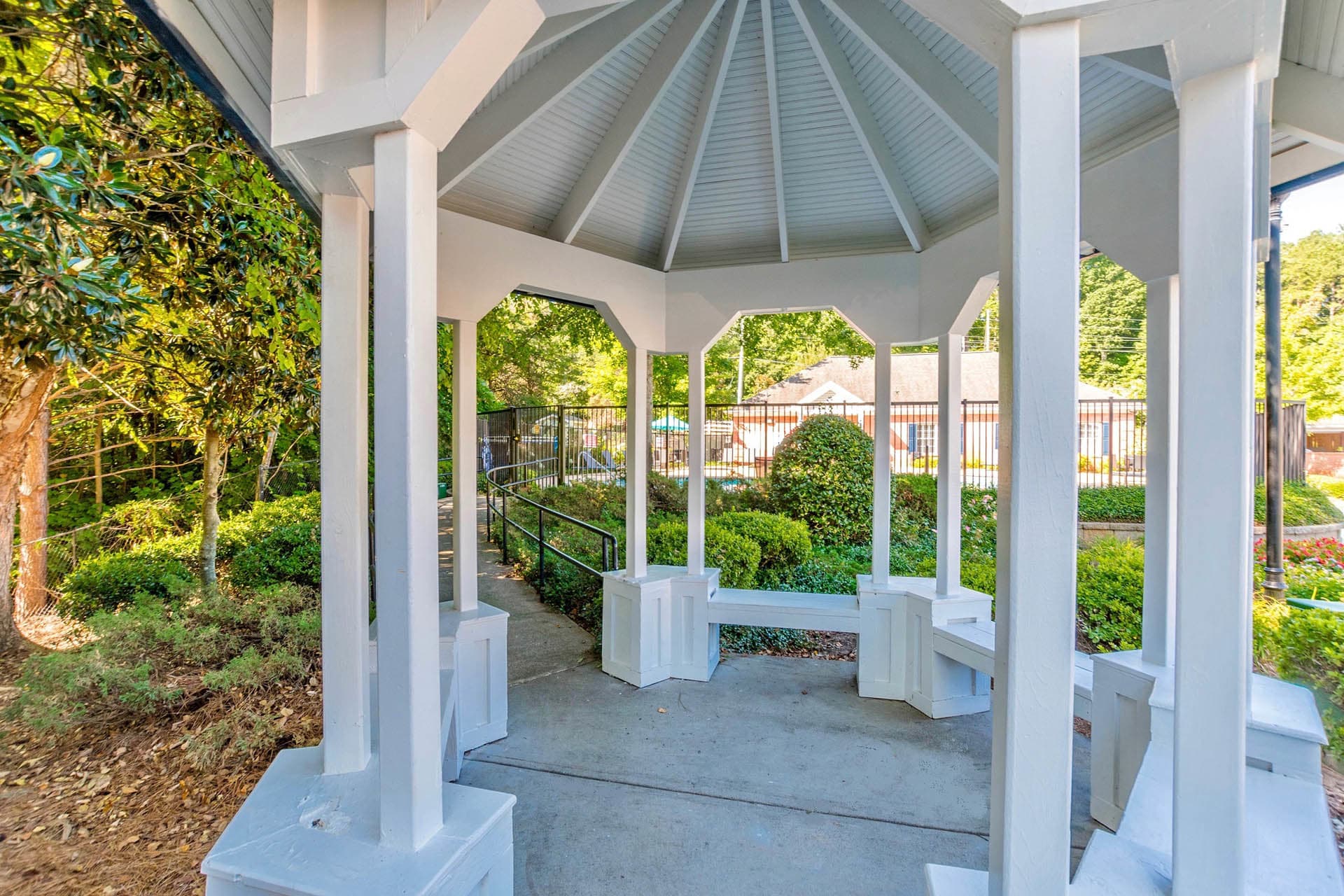 LAURELS AT GREENWOOD APARTMENTS