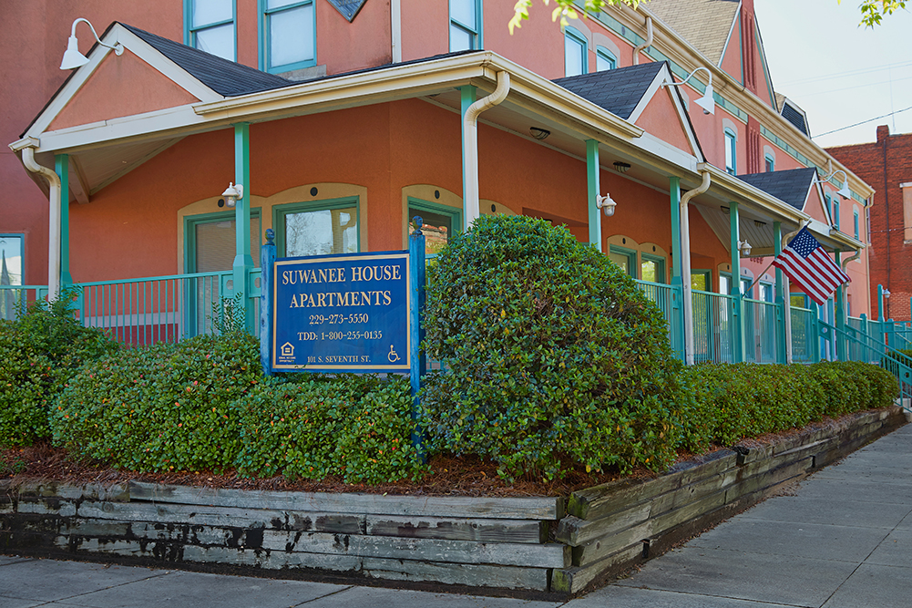 SUWANEE HOUSE APARTMENTS