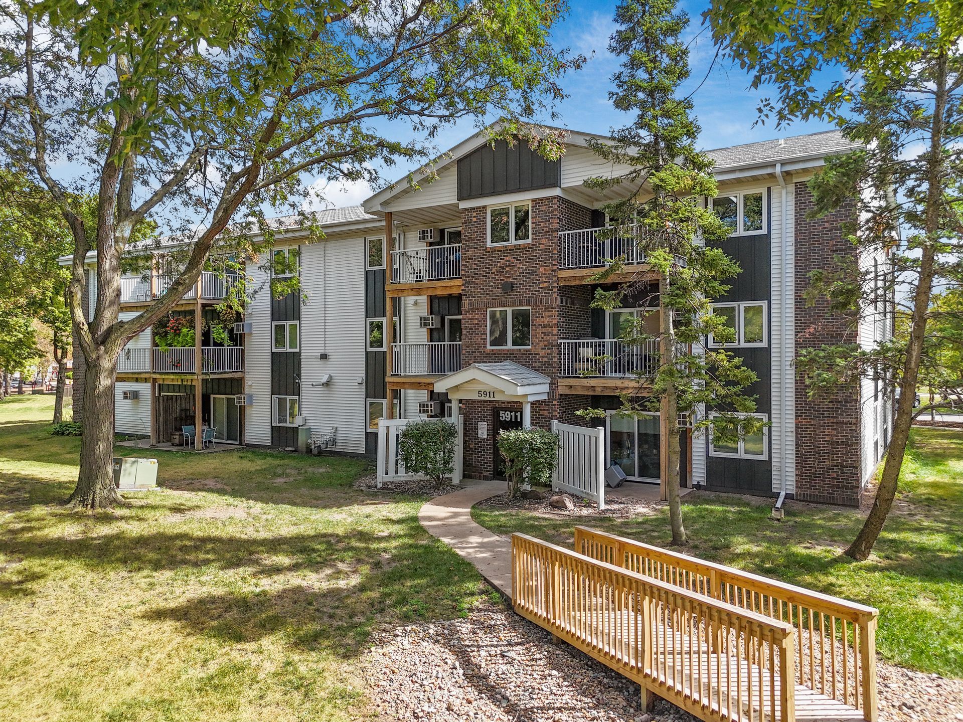 SUN PRAIRIE APARTMENTS