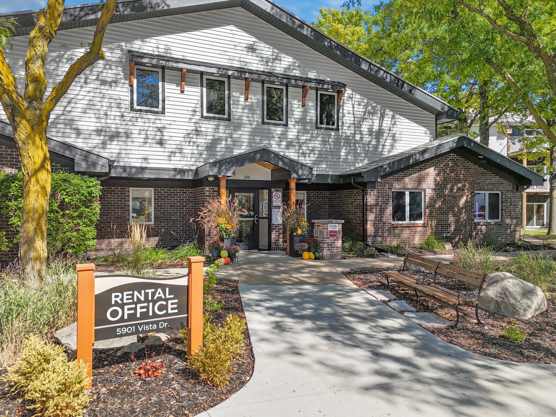 SUN PRAIRIE APARTMENTS