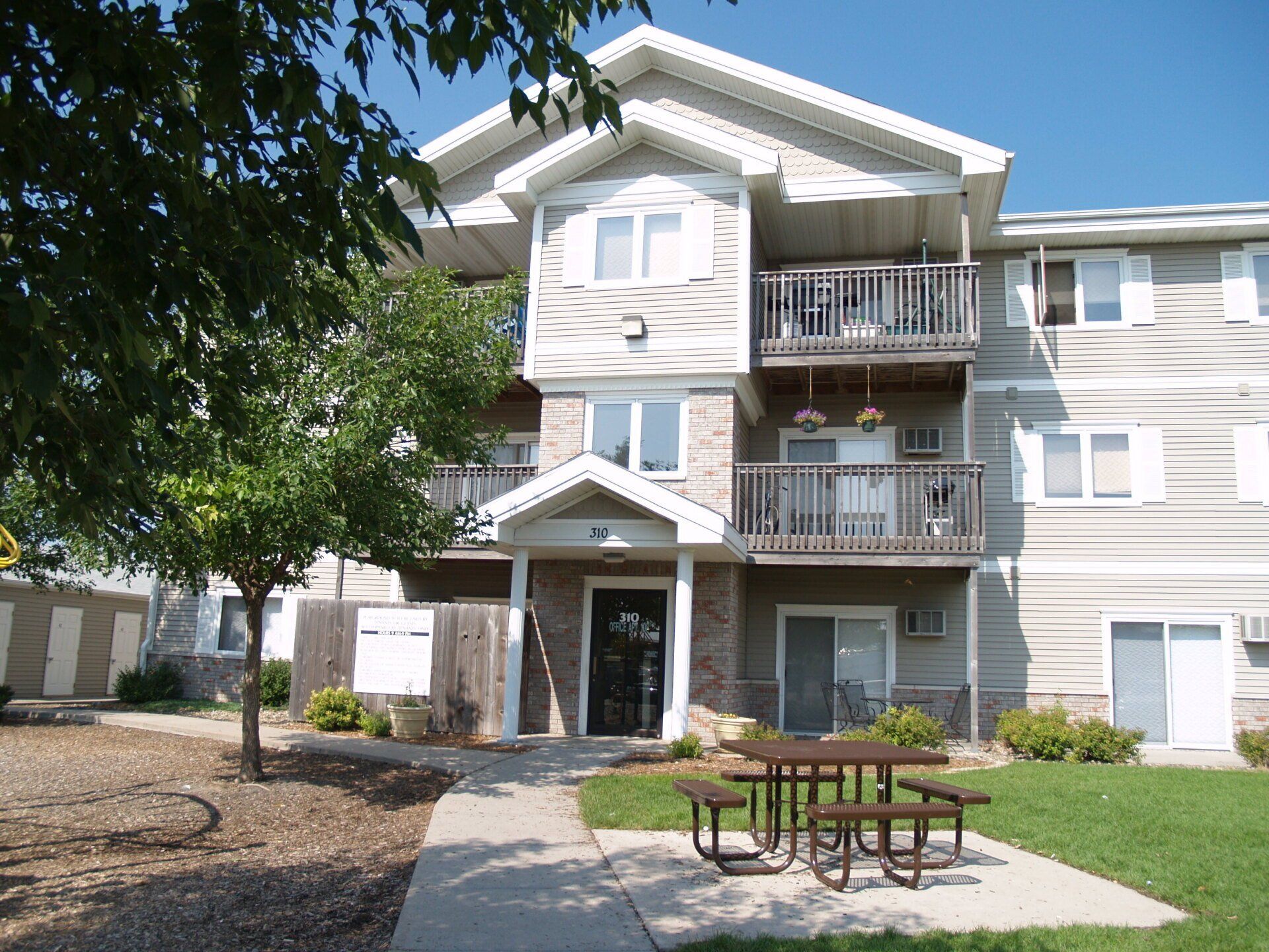 OAK CROSSING APARTMENTS