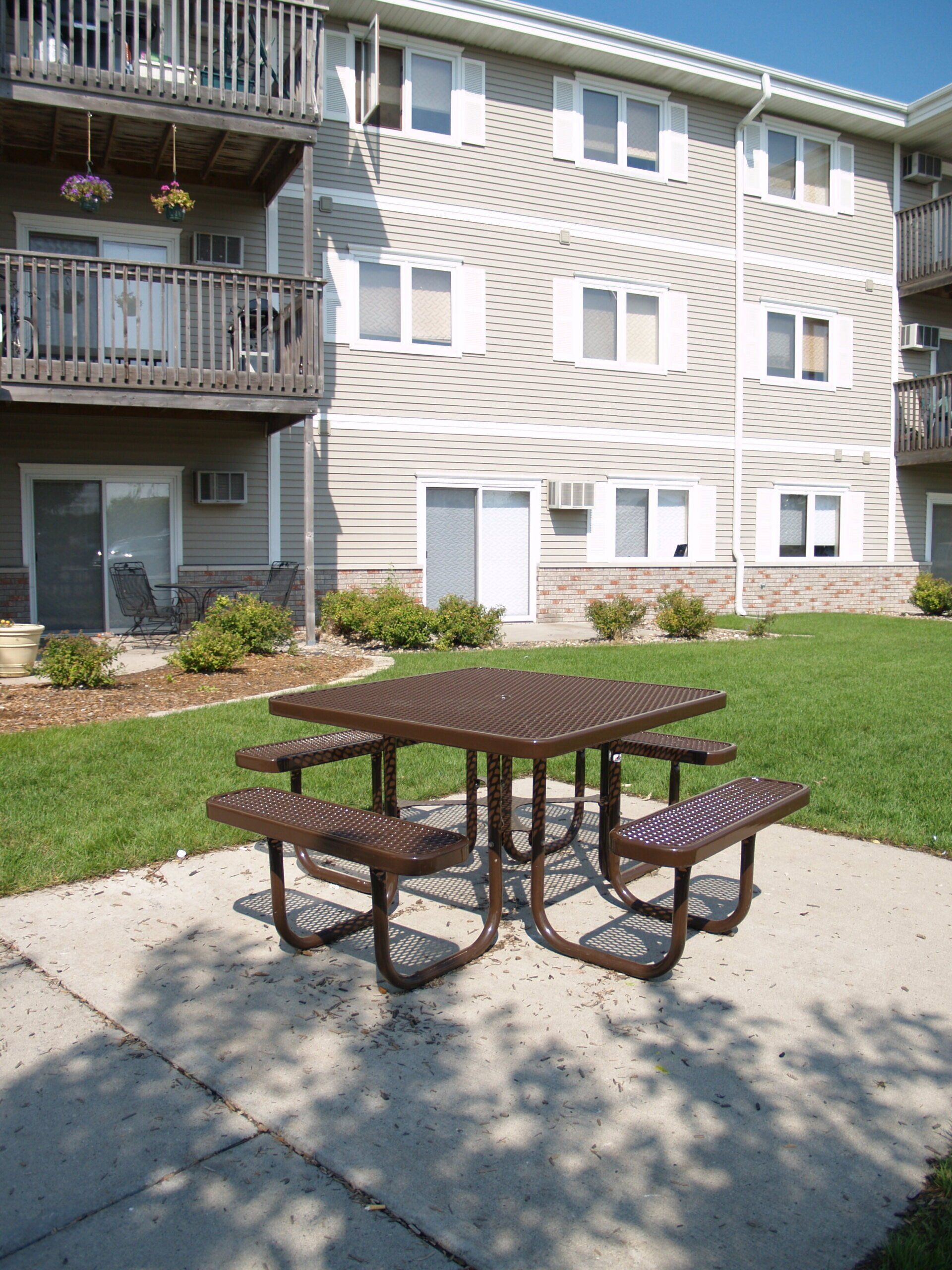 OAK CROSSING APARTMENTS