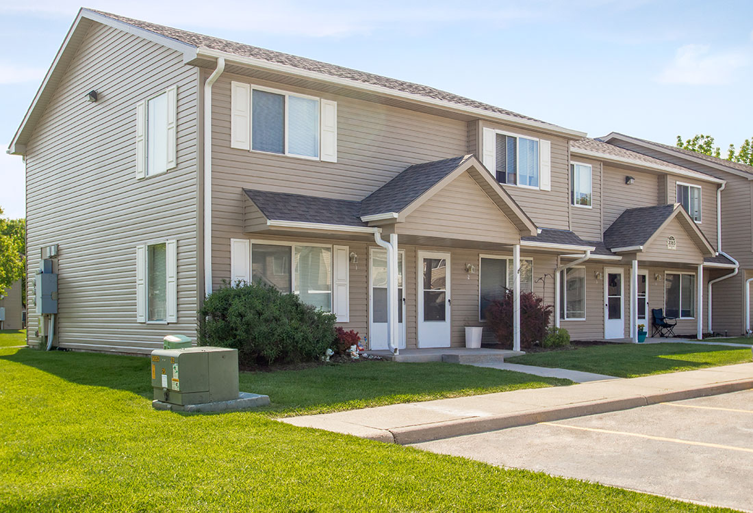 THE BLUFFS APARTMENTS