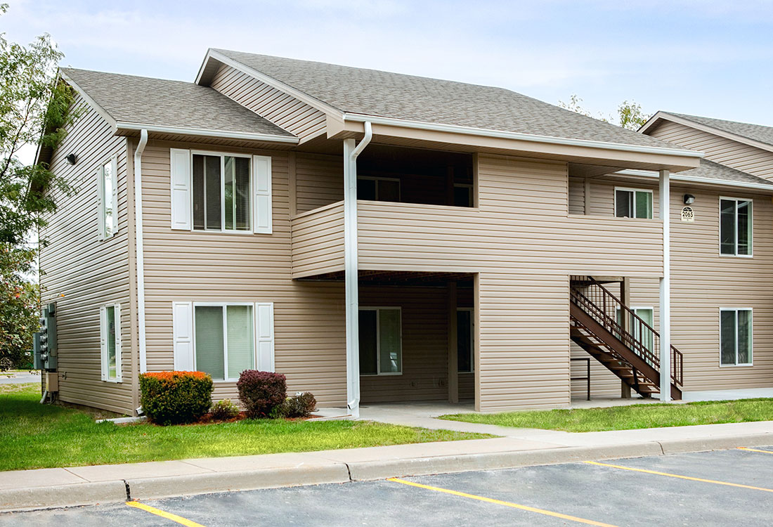 THE BLUFFS APARTMENTS