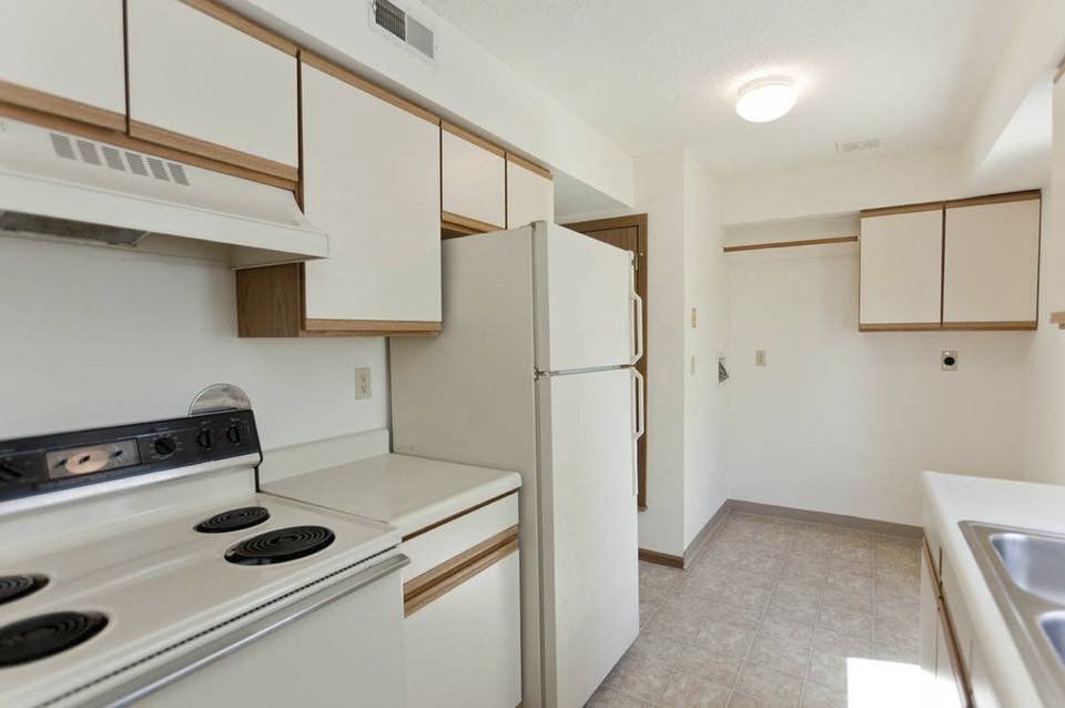 COUNTRY HILL APARTMENTS