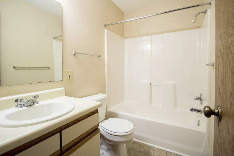 COUNTRY HILL APARTMENTS