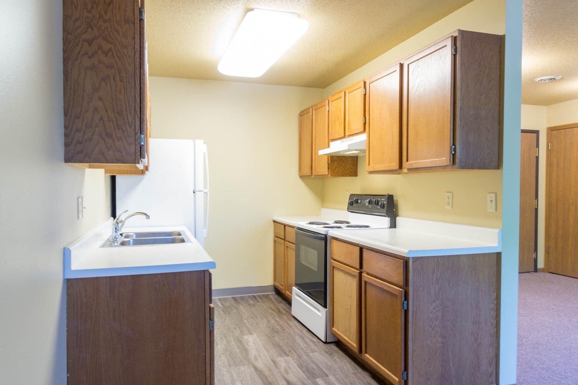 LAKEWOOD COURT APARTMENTS