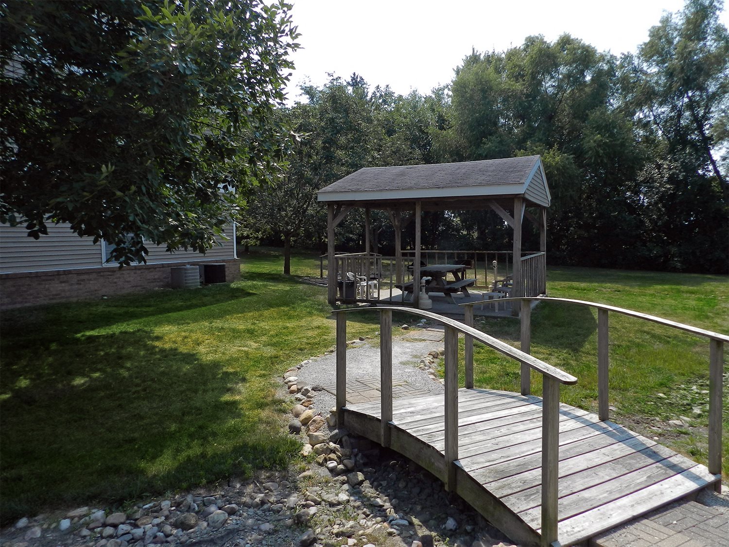 WOODRIDGE APARTMENTS