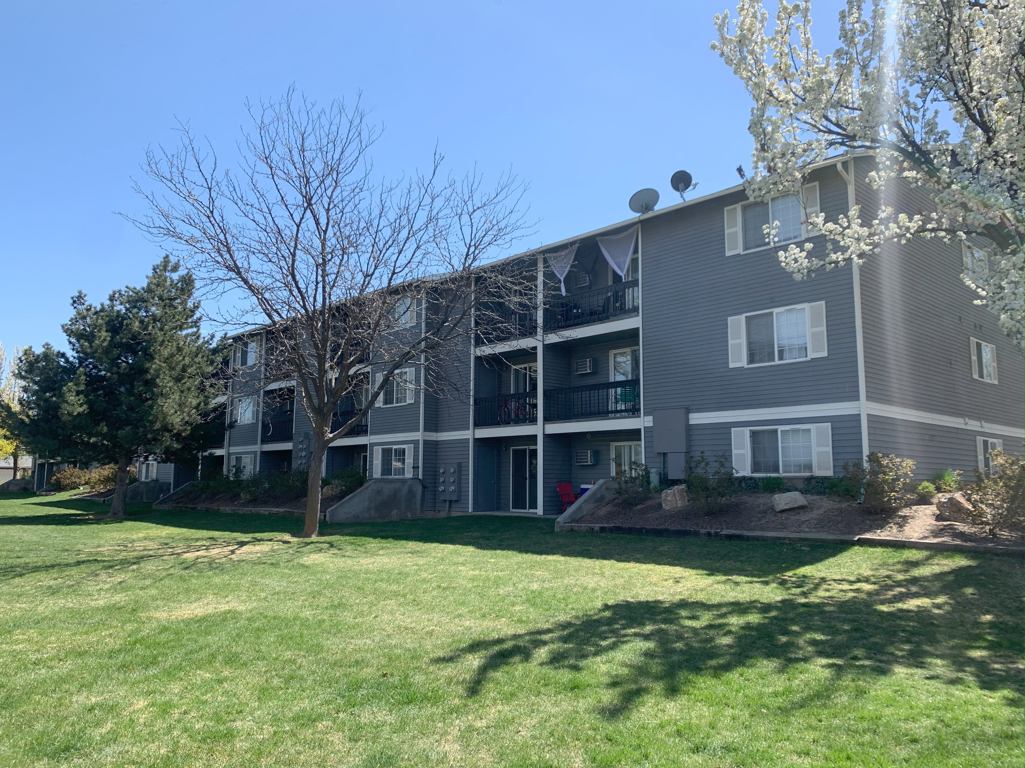 TOWNE SQUARE VILLAGE APARTMENTS