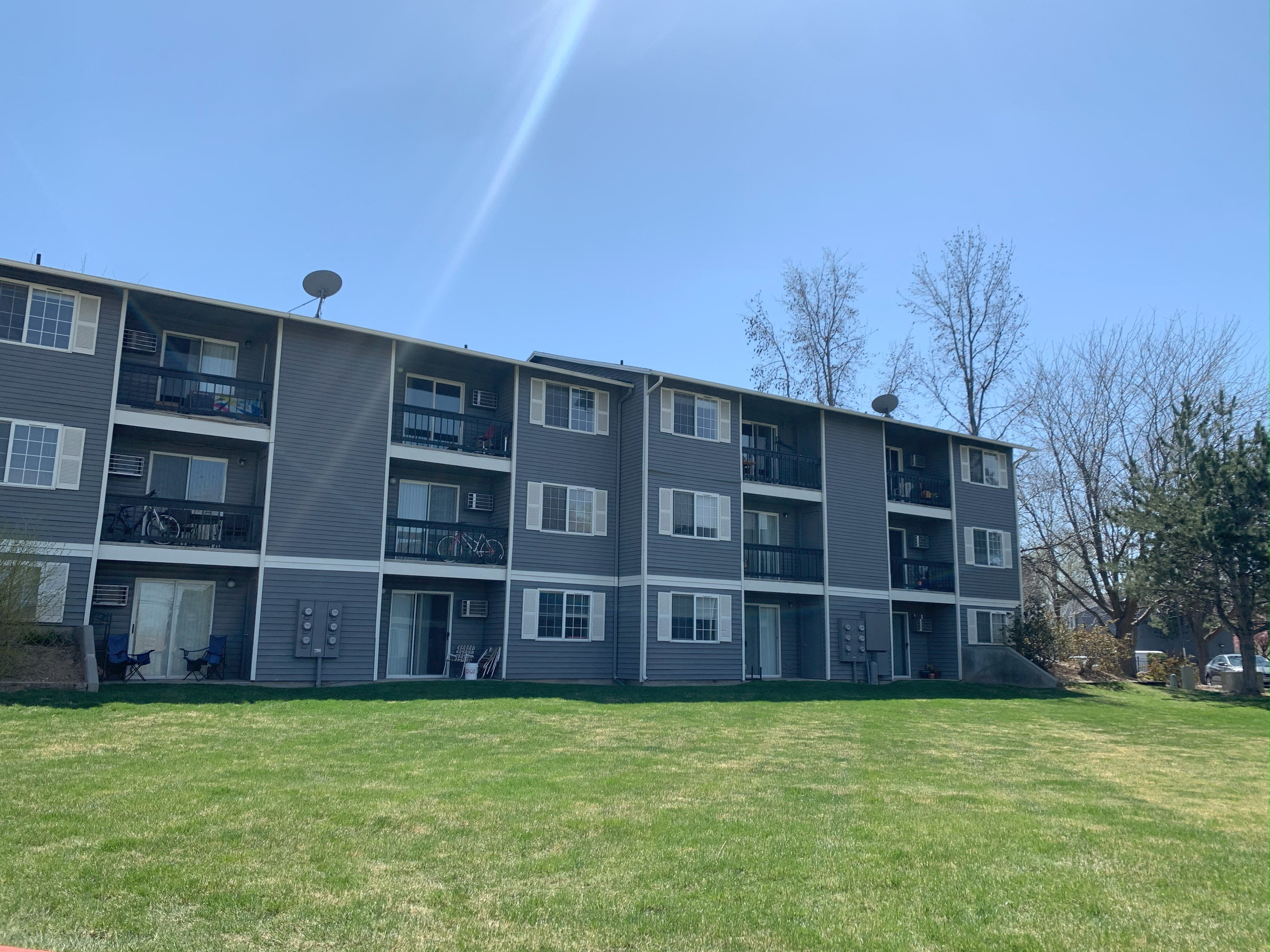 TOWNE SQUARE VILLAGE APARTMENTS