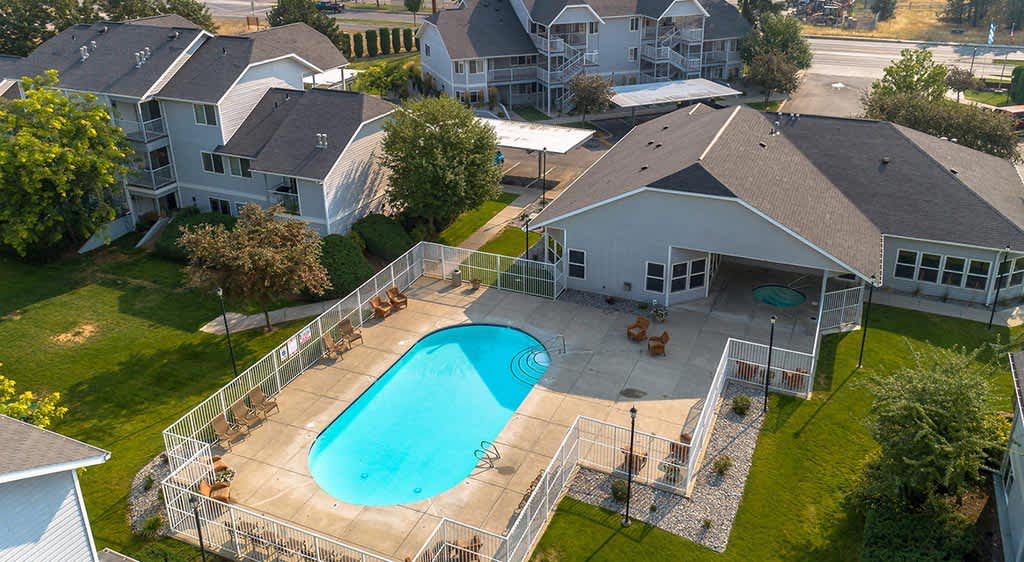 TRAIL LODGE APARTMENTS