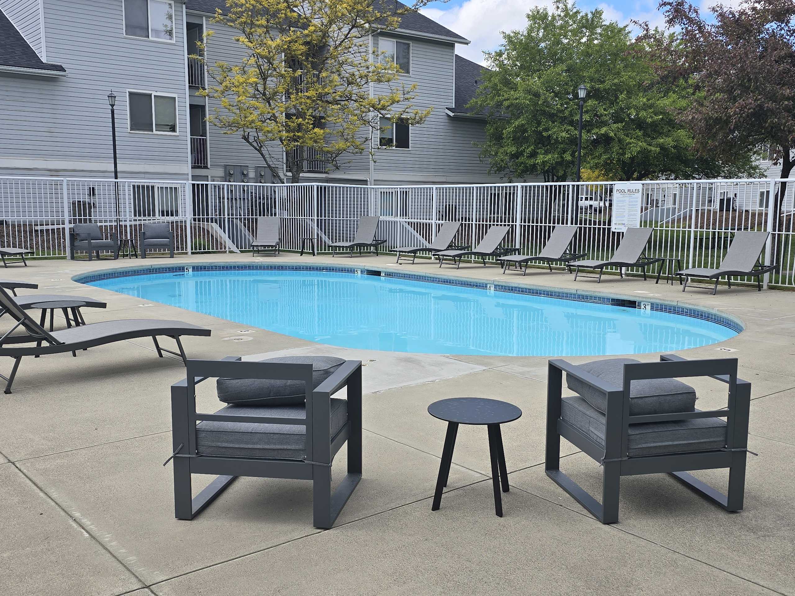 TRAIL LODGE APARTMENTS