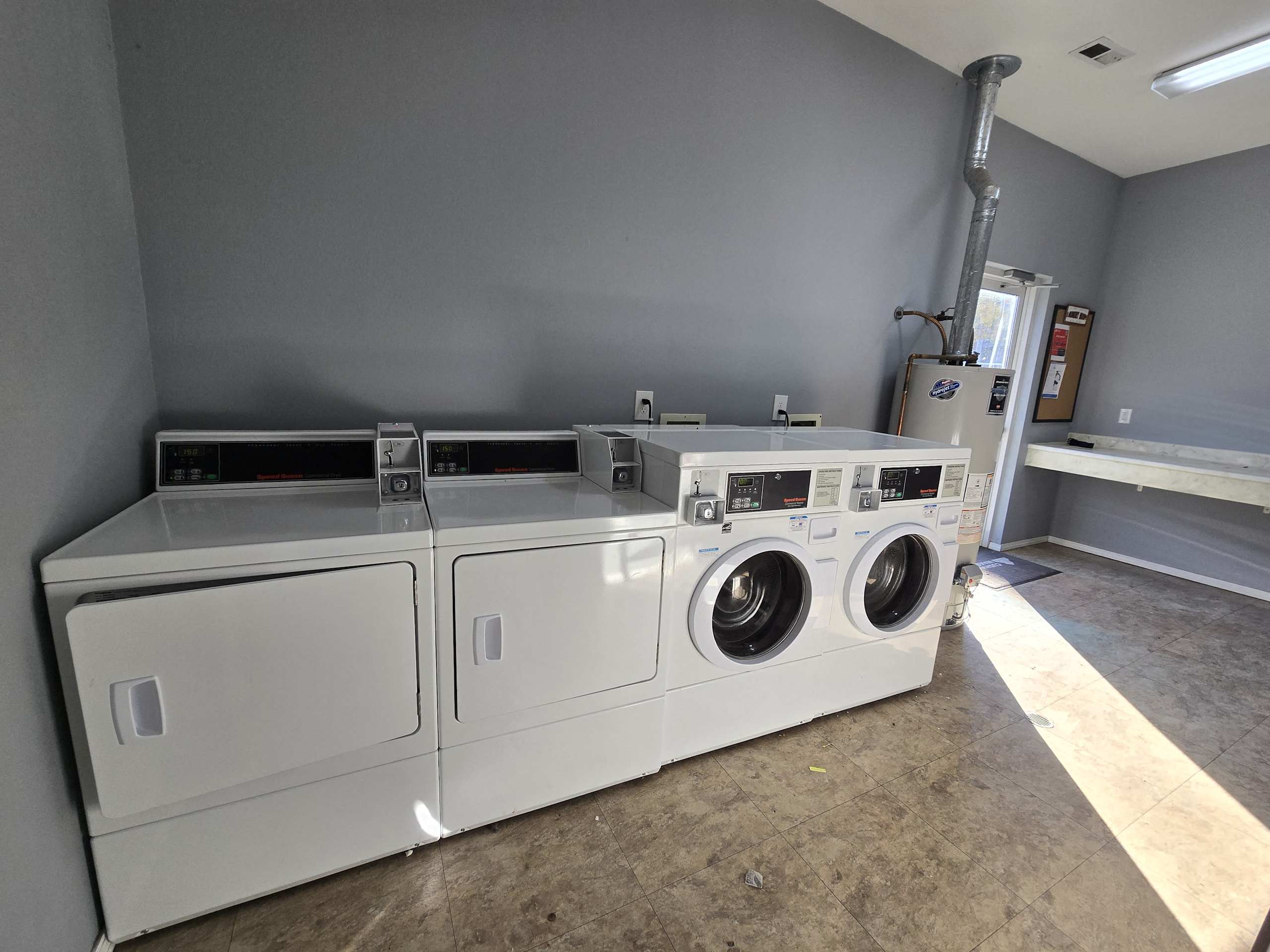 TRAIL LODGE APARTMENTS