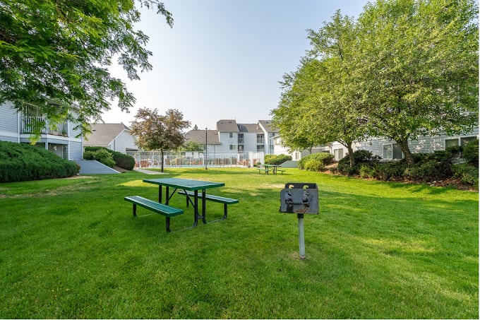 TRAIL LODGE APARTMENTS